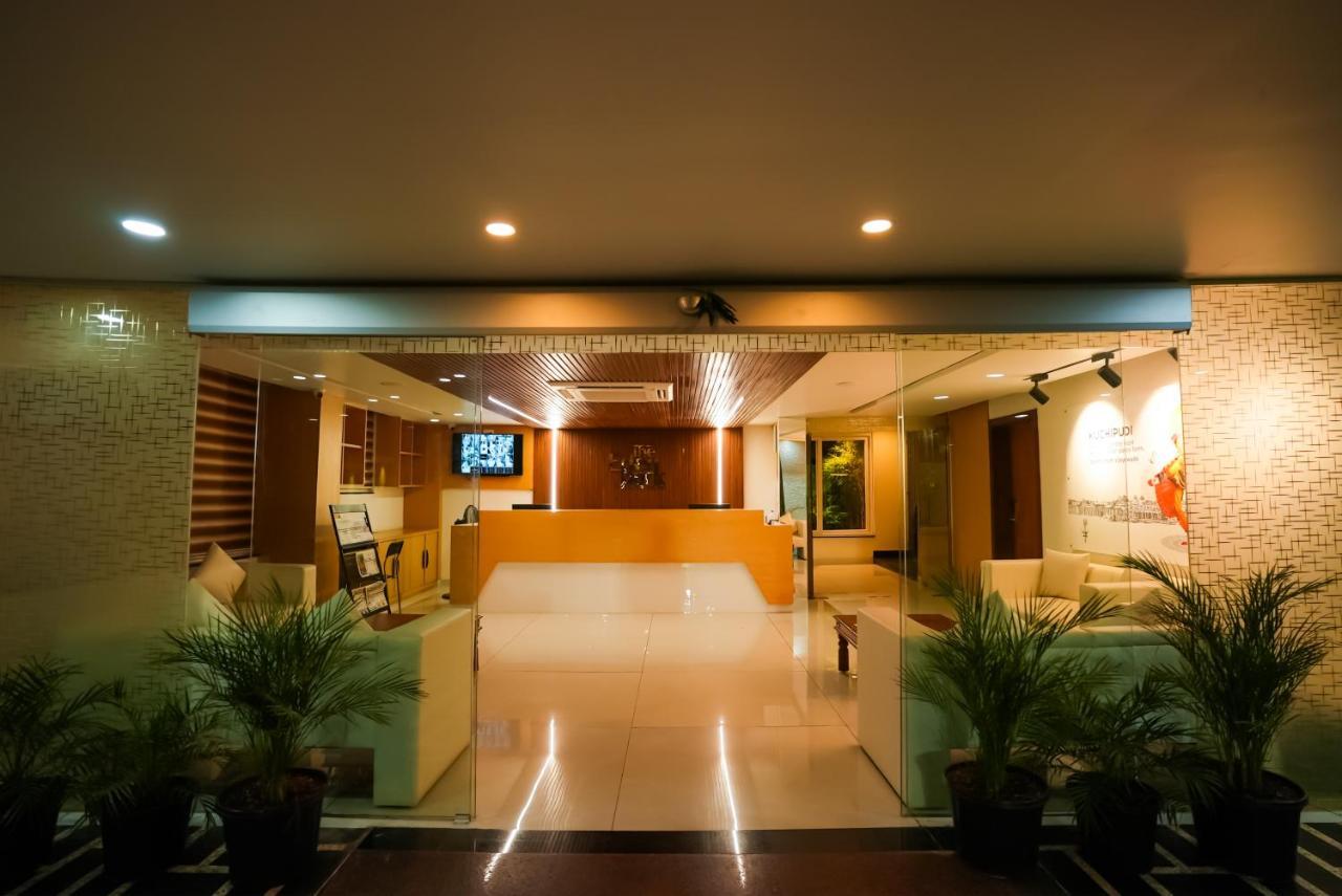 Hotel Sunrise Hospitality Vijayawāda Exterior foto