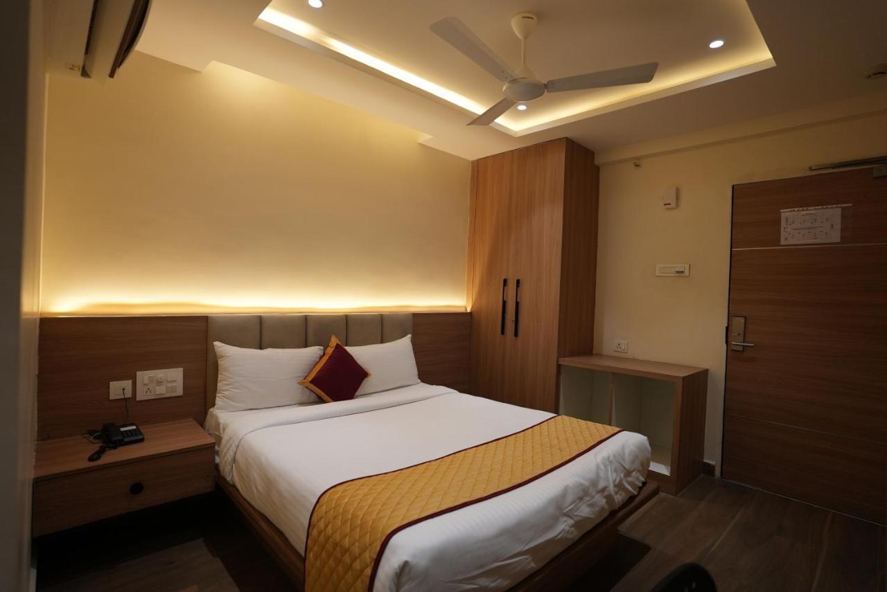 Hotel Sunrise Hospitality Vijayawāda Exterior foto